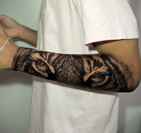 Tatuagem de Olhos de Tigre no estilo Vida Selvagem