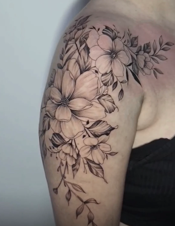 Tatuagem de Floral no estilo Personalizada